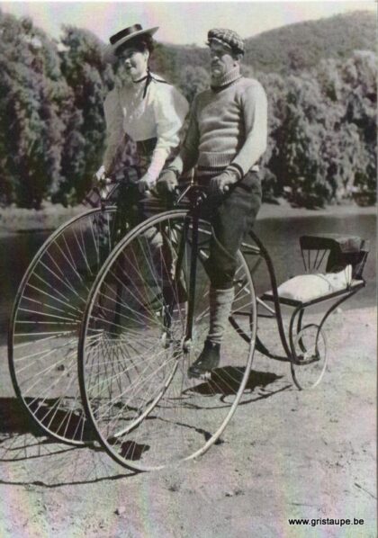carte postale noir et blanc bicycle made for three