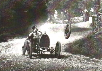 carte postale noir et blanc car race