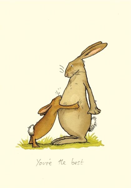 carte postale illustrée par anita jeram et éditée aux éditions two bad mice représentant un lapin serrant fort un papa maman lapin