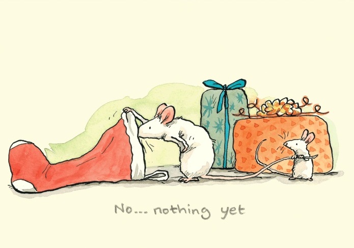 carte postale illustrée par anita jeram et éditée aux éditions two bad mice représentant des souris cherchant des cadeaux de noel dans une chaussette