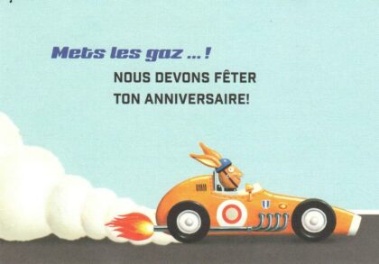 carte postale illustrée par leo timmers et éditée par enfant terrible représentant un lapin dans une voiture de course