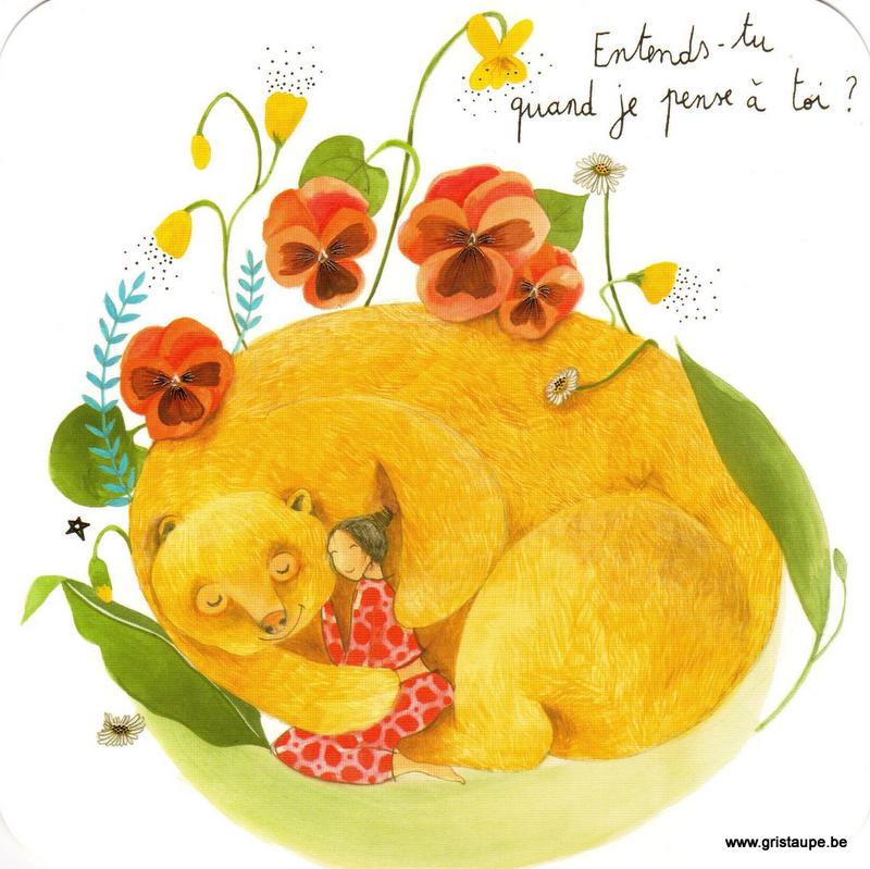 carte postale illustrée par anne sophie rutsaert représentant un personnage lové dans les bras d'un ours